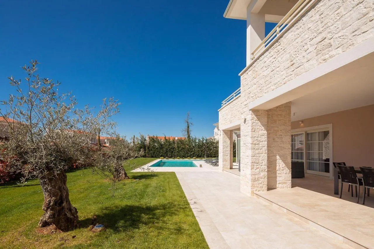 Villa Grace By Ilc Brtonigla